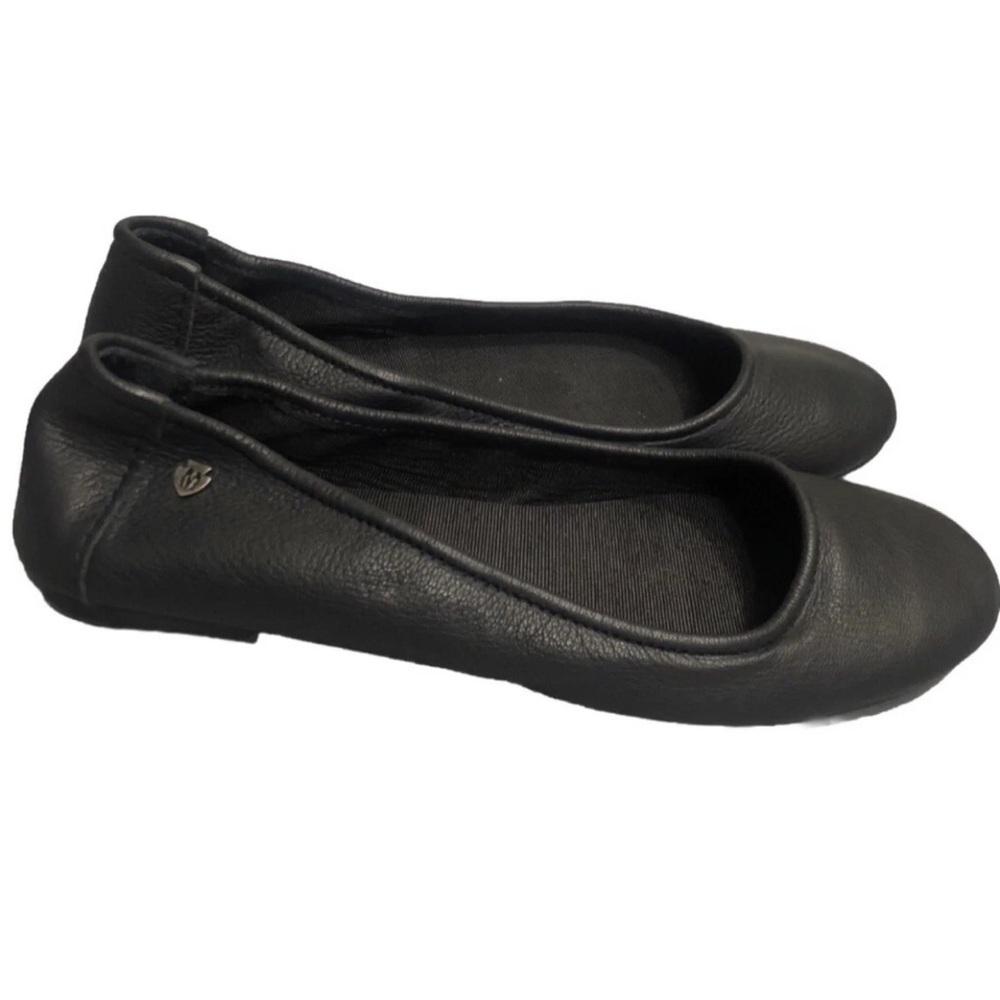 Minnetonka Black Leather Flats. Size 9.5.